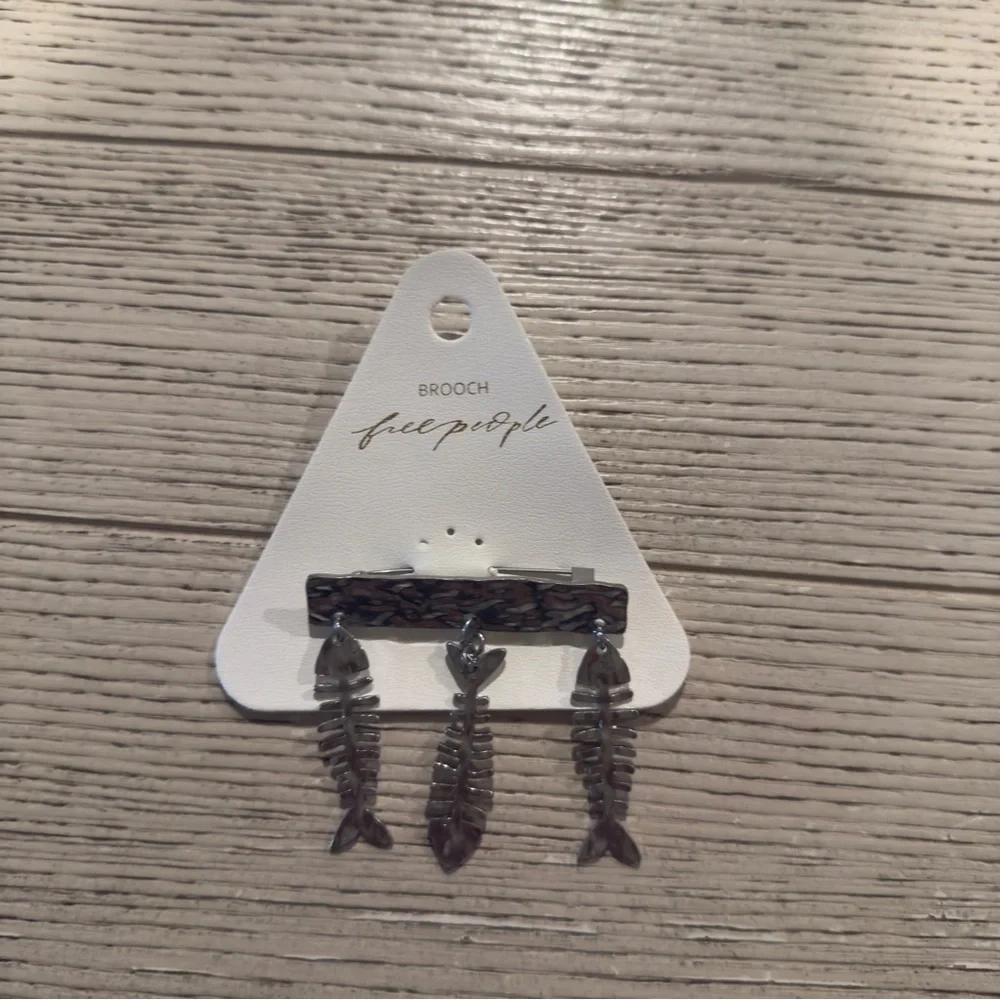 FREE PEOPLE  Fish Outta Water Brooch - Silver